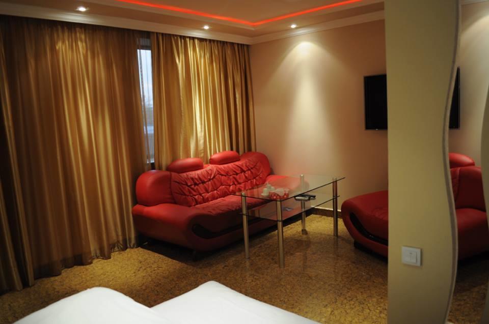 Hotel Apollon Ереван Екстериор снимка