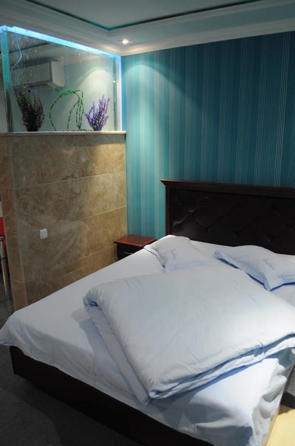 Hotel Apollon Ереван Екстериор снимка
