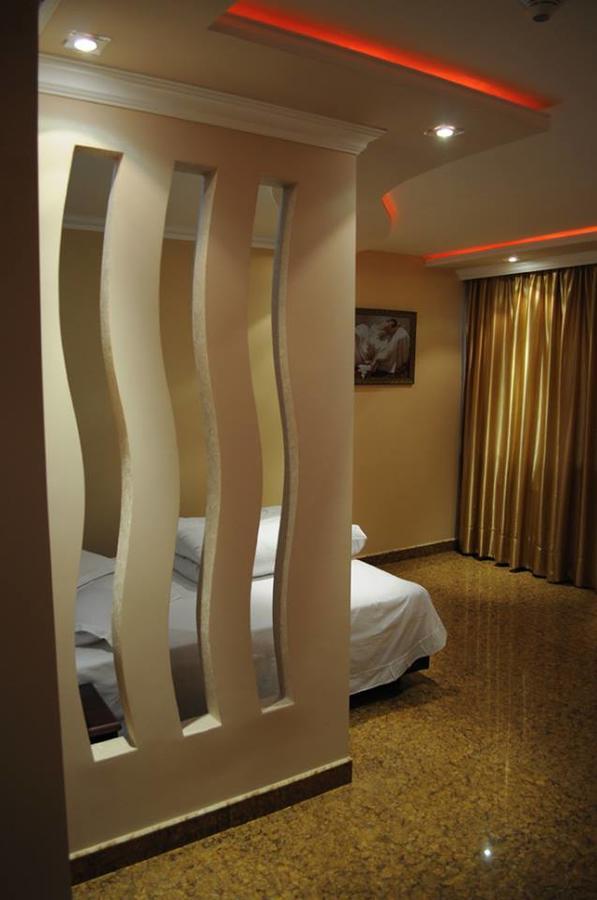 Hotel Apollon Ереван Екстериор снимка